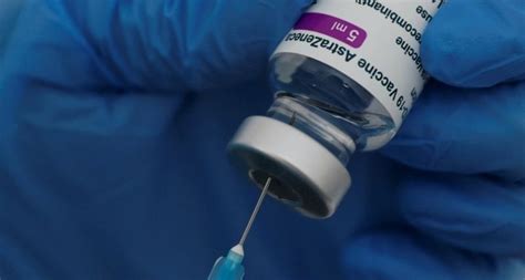 วัคซีนโควิดแอสตราเซเนกา (astrazeneca covid vaccine) หรือชื่อตามที่บริษัทผู้ผลิตเรียกคือ azd1222 เป็นวัคซีนโควิดที่คิดค้นโดยบริษัทแอสตราเซเน. Thairath Online - ไทยรัฐออนไลน์ สธ. ยันคนลงทะเบียนจองคิว ...