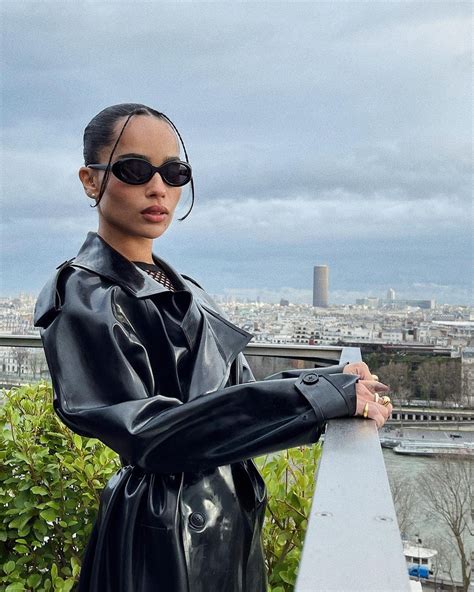 Zoë Kravitz Ose Le Look En Latex De Catwoman à Paris Vogue France