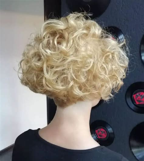 18 Best Short Blonde Hairstyles For Curly Hair Trending In 2022