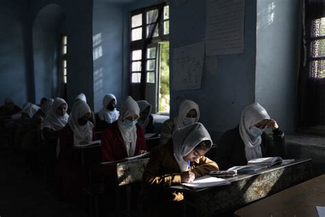 2022년 아프가니스탄 여성 인권의 현주소 탈레반이 또다시 중·고등학교 여학생의 등교를 막았다