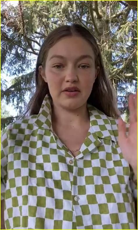 Gigi Hadid Shows Off Her Baby Bump On Instagram Live Photo 4469692