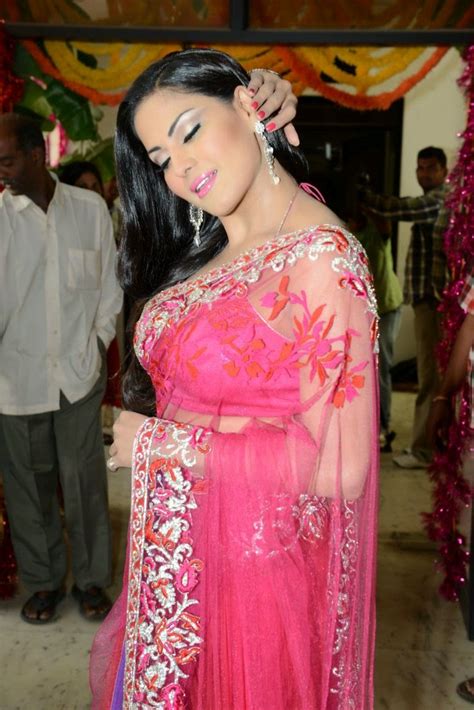 Veena Malik Hot Navel Show In Pink Saree Stills Cine Gallery