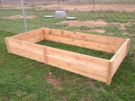 Plans to build the perfect cedar raised bed garden box! Ana White | Cedar Garden Bed - DIY Projects