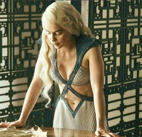Emilia Clarke Actress Daenery Targaryen Game Of Thrones 💚💙💛💗💟💖💜 ♠