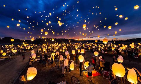 The festival showcases a broad spectrum of arts, performances, folk crafts, literature and lanterns. The Most Gorgeous Festival in Kentucky