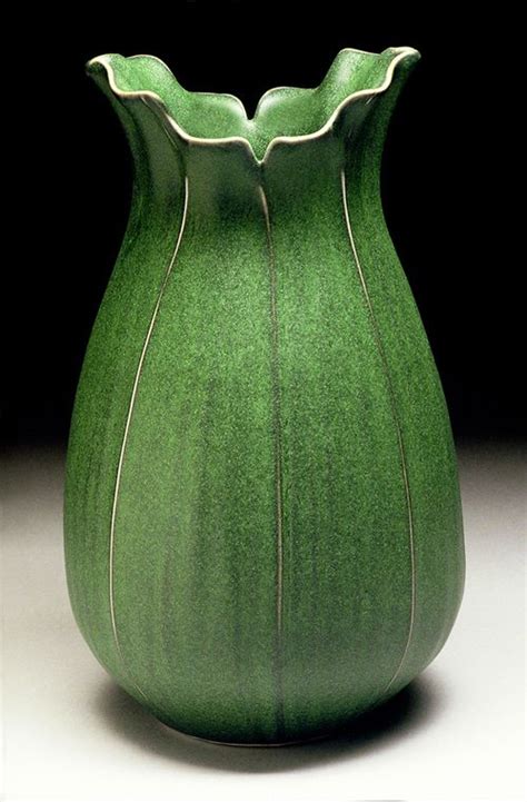 Grueby Pottery Matte Green Raised Leaves Squat Vase Sep 26 2020