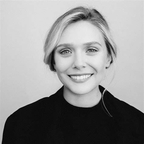 900x900 Elizabeth Olsen Actress Smile 900x900 Resolution Wallpaper