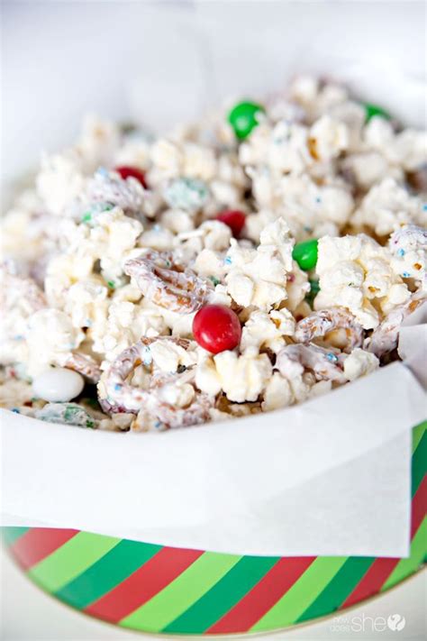 Quick White Chocolate Peppermint Popcorn Mix Orville Redenbachers Howdoesshe Chocolate