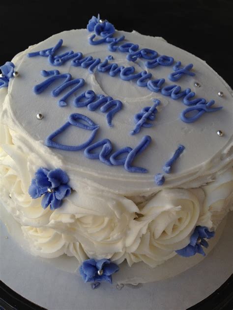 The second wedding anniversary is all about recognizing the maturation of your relationship together. My parents 40th anniversary cake | Stuff to Try | Pinterest