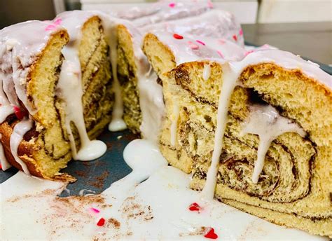 Colossal 10 Pound Cinnamon Rolls Are Available At This Bakery Just