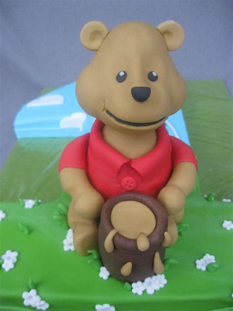 Winnie puuh ist ein franchise von walt disney mit der gleichnamigen hauptfigur. Eine Winnie Pooh Torte zum ersten Geburtstag ist nicht nur ...
