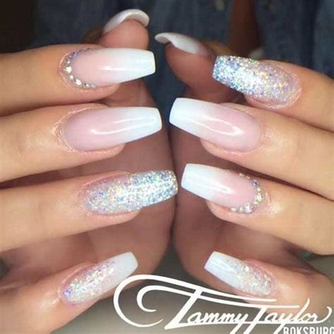 Estamos 100% seguras que alguno de estos diseños van totalmente con su personalidad. Uñas blancas 2020 - Tendenzias.com