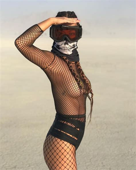 Pin By Nicole Sylvester On Festivals Burning Man Fashion Burning Man Outfits Burning Man Girls