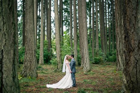 With an area of 58 acres by the hood canal, the kitsap memorial state park is equipped with wooden cabins, tide pools, nature trails, and a rocky beach. Kitsap Memorial State Park WA | Seattle Wedding Photographer