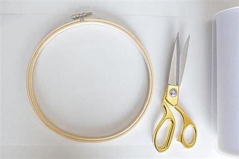 How To Make Embroidery Hoop Art Using Tulle Diy Embroidery Hoop Art