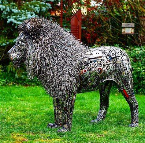 Artist Creates Life Sized Animal Sculptures From Nuts Bolts And Scrap