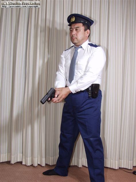 「poses Referencias」おしゃれまとめの人気アイデア｜pinterest｜xavi 男性警察官 ぽっちゃり男性 ハンサムな男性