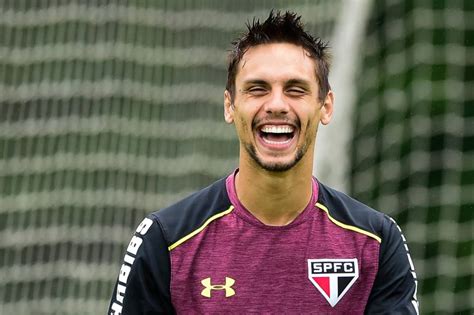 Rodrigo caio coquette russo (born 17 august 1993), known as rodrigo caio, is a footballer who plays as a central defender for flamengo and the brazil national team. Após superar Lugano, Rodrigo Caio mira reação na Copa do ...