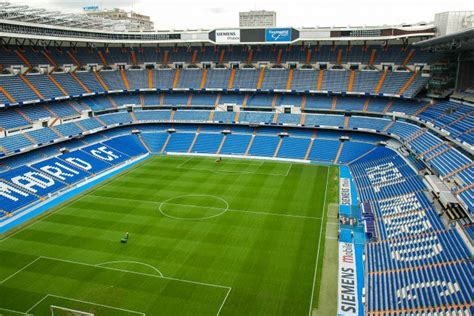 Reˌalmaˈðrið ˌklubdeˈfuðβol], allgemein bekannt als real madrid, ist ein fußballverein aus madrid. Real Madrid Stadion : Santiago Bernabeu Stadion Madrid ...
