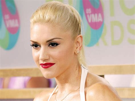 Adorable Singer Gwen Stefani Publishes Her Breastfeeding Photo [look] The Trent