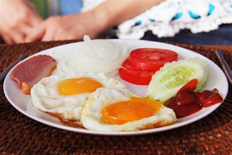 Dikutip dari livestrong, kalori telur rebus dan goreng ternyata tidak jauh beda. Kalori 1 Butir Telur Rebus Tanpa Kuning - Pentingnya ...