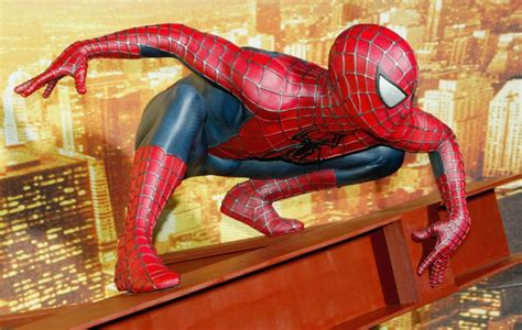מימד העכביש, spider man : Watch the first trailer for 'Spider-Man: Into the Spider ...