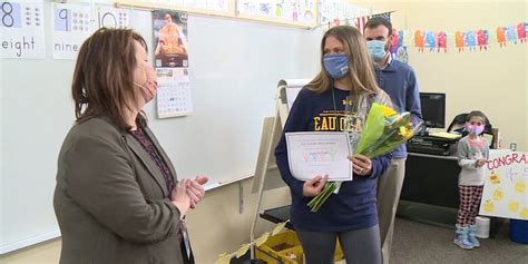 Putnam Heights Elementary School Ell Teacher Wins Golden Apple Award