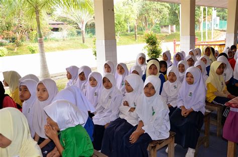 Teks pengacara majlis untuk ceramah program kesedaran & pencegahan malaria sempena sambutan hari malaria sedunia peringkat negeri pahang. SK DATUK HAJI BAGINDA: Majlis Sambutan Hari Malaysia Dan ...