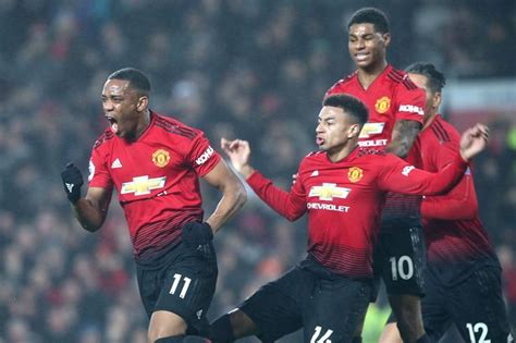Manchester united take on liverpool needing a win to prevent rivals man city winning the. Manchester United Vs Liverpool / Meme Kocak Man Utd Usai ...