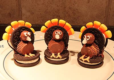 These pumpkin rice krispie treats are adorable your friends and family will love them! Danz Family: Oreo Turkeys