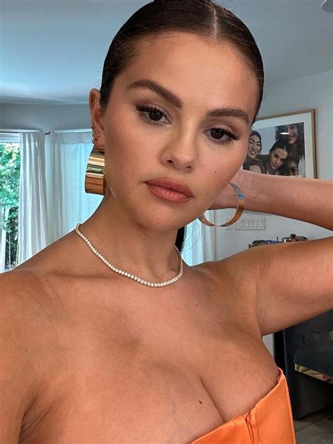 Selena Gomez Shows Off Her Cleavage In Racy Bustier Photos The Advertiser