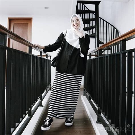 Kumpulan berita artis berhijab terbaru hari ini. Inspirasi OOTD 5 Artis Berhijab yang Stylish Banget!