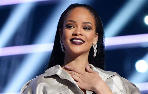 Rihanna Is Now Officially A Billionaire As Her Net Worth Expands