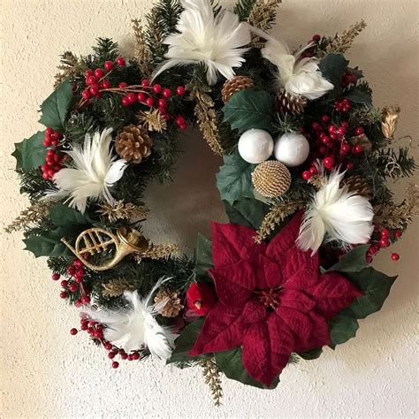 Christmas Wreath Traditional Hand Made Holiday Door Wall Decor Red Gold