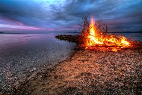 Bonfire On The Beach Hd Wallpaper Background Image 2048x1367 Id