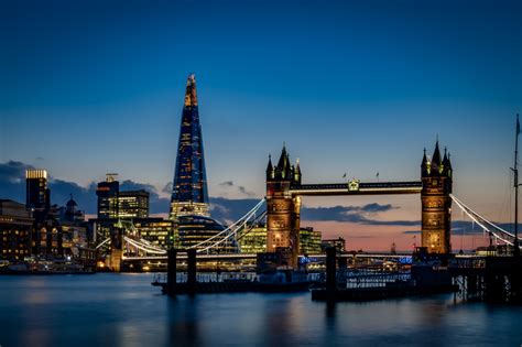 Download the perfect england pictures. Tower bridge and the sky London skyline at night - Knightsbridge Wealth