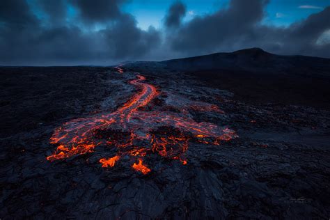 Papel De Parede Hd Para Desktop Oceano Vulcão Lava Erupção Fumaça