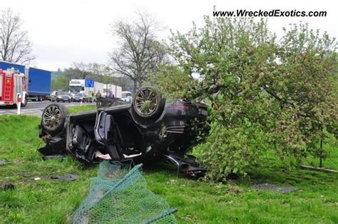 First Recorded Porsche Macan Crash Creeps Up On The Web Carscoops