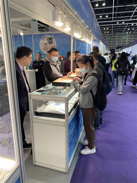 Trade Fairs Huge Visitor Turnout As Hktdc Hong Kong Jewellery And Gem