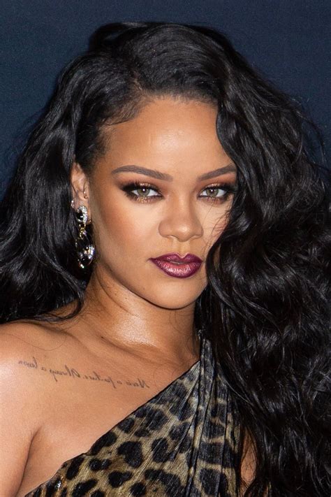 Rihanna Zeigt Sich Mit Dem Trend Pony Der Stunde Und Sieht Komplett