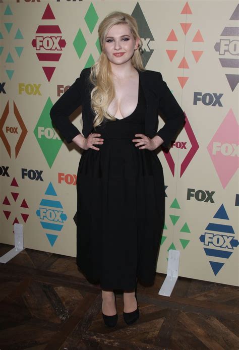Abigail Breslin Cleavage 72 Photos TheFappening