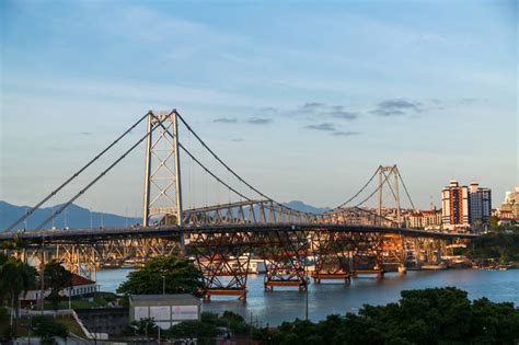 Ponte Hercílio Luz em Florianópolis é reaberta após 28 anos Brasil