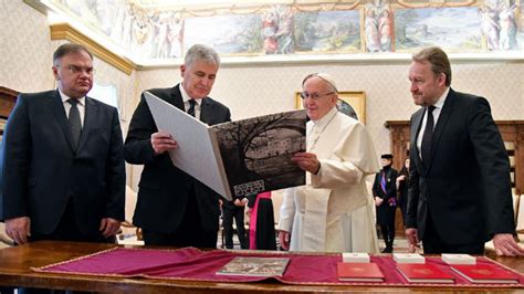 RTS Svet poznatih Papa dobio knjigu nastalu po Andrićevim opisima