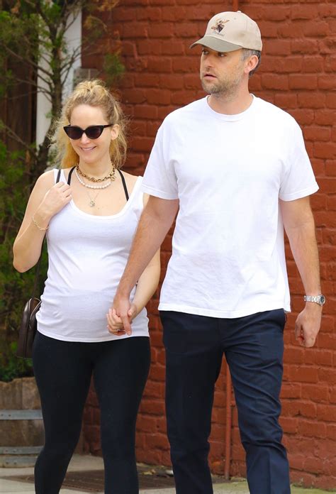 Pregnant JENNIFER LAWRENCE And Cooke Maroney Out In New York 10 09 2021