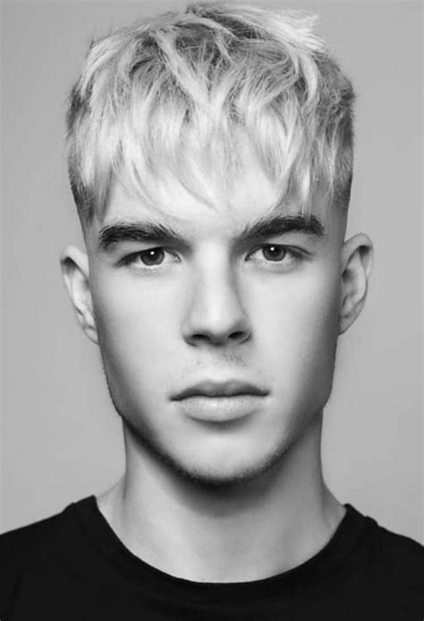 Whether your hair is long hair with fringe or short, we've covered every style from sweeping to full, these are the bangs to try now. 15 The Trendiest Men's Fringe Haircuts of 2019 | Fringe ...