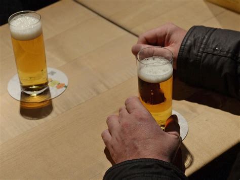 Heavy Drinking In Mid Life Men Speeds Memory Loss Study Finds