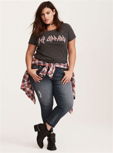 Descubre la mejor selección de ropa rockera para mujer en nuestra web