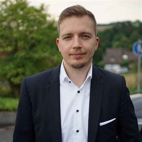 We have relationships with 7.3 million private customers. Philipp Wendt - Teamleiter Rechnungswesen - Evangelische ...