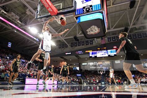 Drew Timme Of The Gonzaga Bulldogs Dunks The Ball Against The Eastern