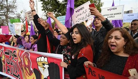 خواتین کا عالمی دن مختلف شہروں میں سیاسی جماعتوں کی ریلیاں